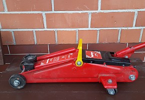 Домкрат подкатной автомоб. 2т