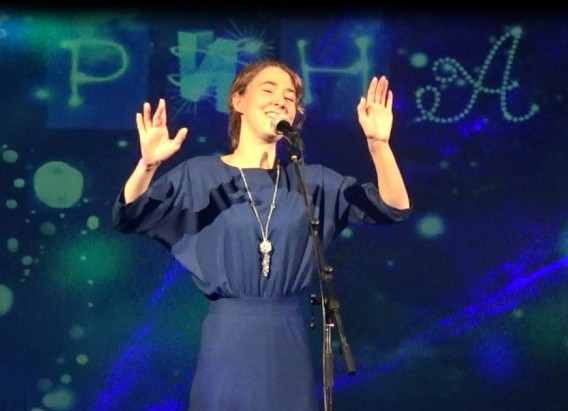 Московская школьница Лиза Бабарина спела в Заволжском ГДК фото 2