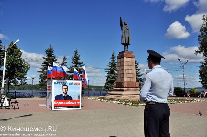В Кинешме установили агитационный куб Навального фото 9
