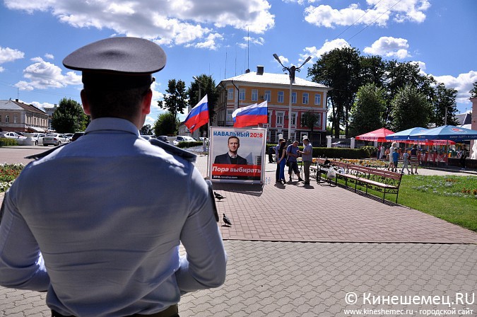 В Кинешме установили агитационный куб Навального фото 5
