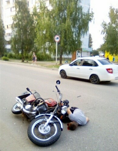 В Кинешме на улице Щорса разбился мотоциклист фото 2
