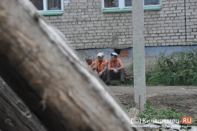 В Кинешме приступили к сносу ветхого дома на улице Семенова фото 10