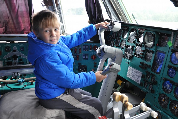 Воспитанники Кинешемского детского дома побывали на ивановском аэродроме фото 8