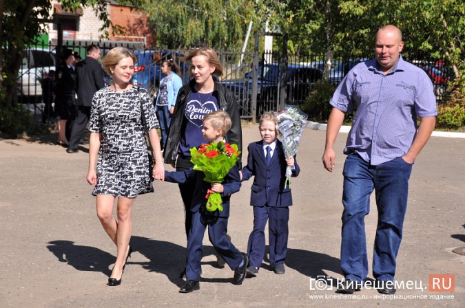 Ломоносов и Петр I поздравили учеников кинешемской школы №1 с Днем знаний фото 19