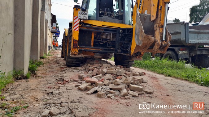 Подрядчик приступил к ремонту тротуара на улице Ленина фото 5