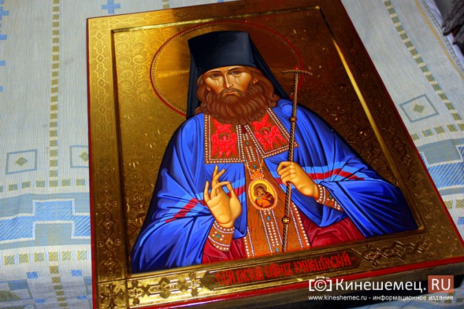 Знаменитый художник привез в Кинешму икону святителя Василия фото 2