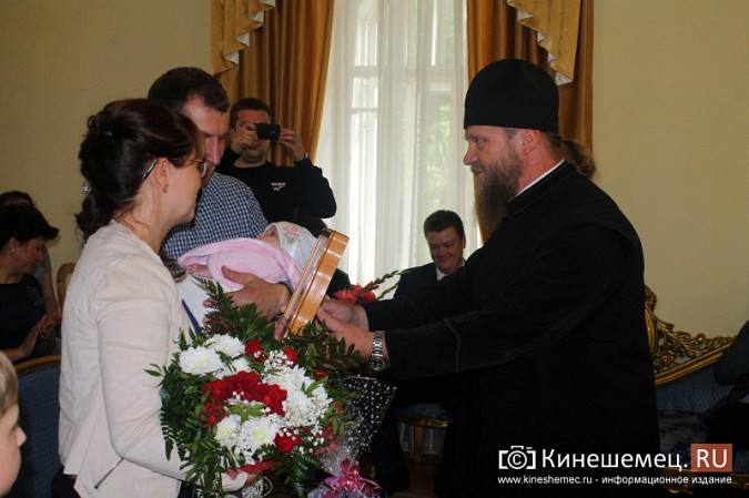 Кинешемской семье вручили юбилейный сертификат на маткапитал фото 6