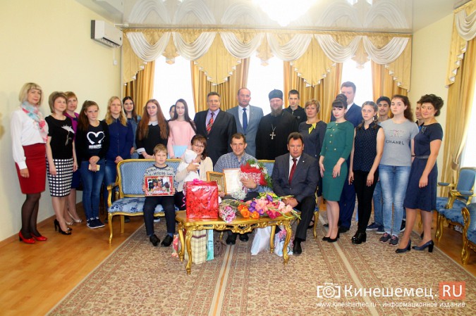 Кинешемской семье вручили юбилейный сертификат на маткапитал фото 8