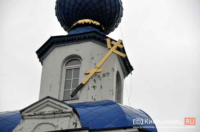 Ветер сорвал крест с храма в центре Кинешмы фото 4