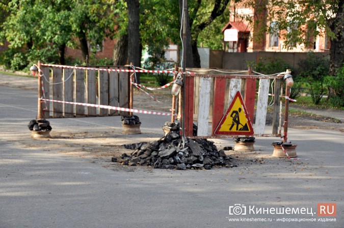 На пересечении улиц Советской и Крупской ремонтируют колодец фото 4