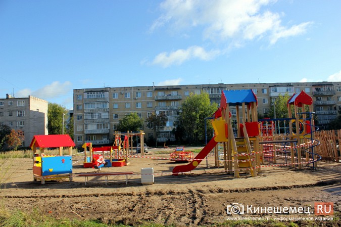 Застройщик поля на улице Менделеева установил новый детский городок фото 6