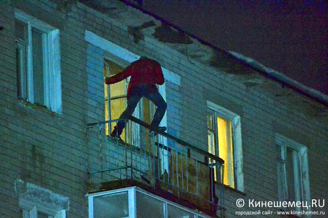 Житель Кинешмы сорвался с балкона пятого этажа фото 2