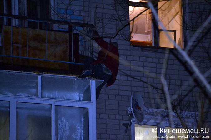Житель Кинешмы сорвался с балкона пятого этажа фото 10