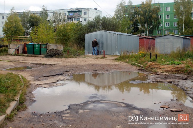 Жители дома на улице Ломоносова в Кинешме утопают в грязи и воде фото 9