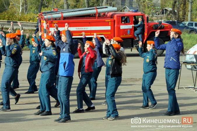 Кинешемские кадеты устроили флешмоб в честь 85-летия гражданской обороны фото 10