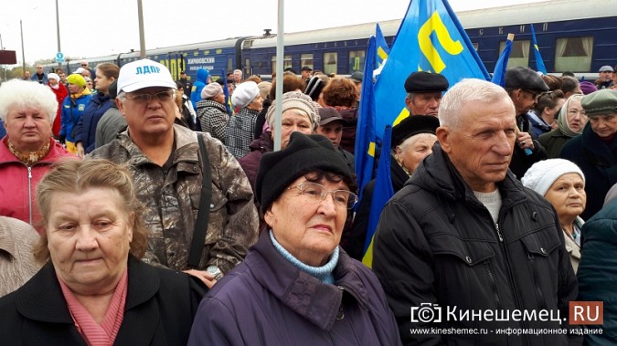 Поезд Жириновского заехал в кинешемский тупик фото 10