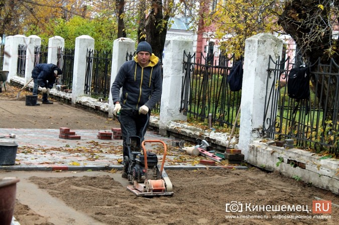 Тротуар у кинешемской администрации дождался ремонта фото 27