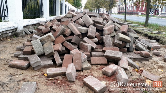 Тротуар у кинешемской администрации дождался ремонта фото 2