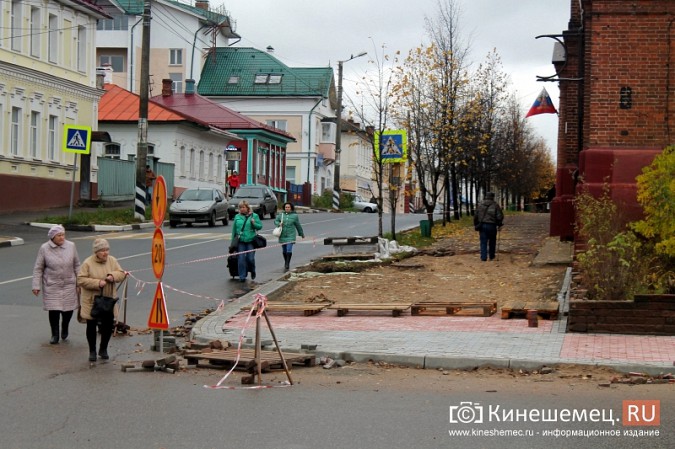 Тротуар у кинешемской администрации дождался ремонта фото 10