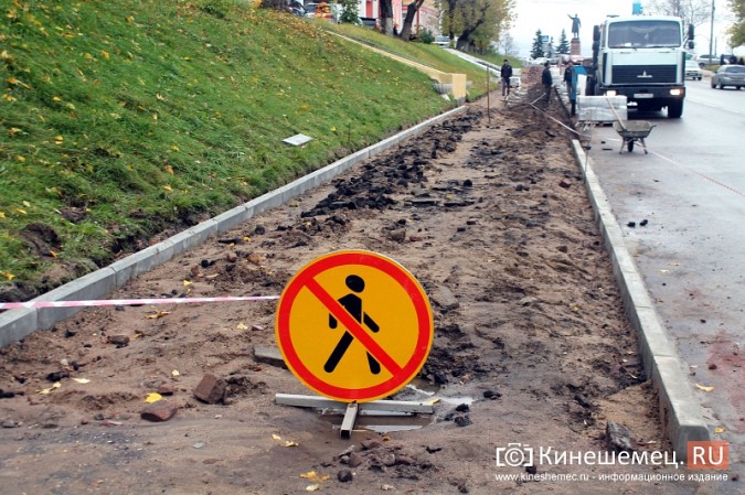 Тротуар у кинешемской администрации дождался ремонта фото 13