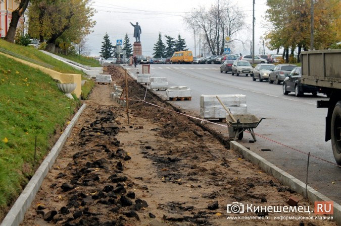 Тротуар у кинешемской администрации дождался ремонта фото 17