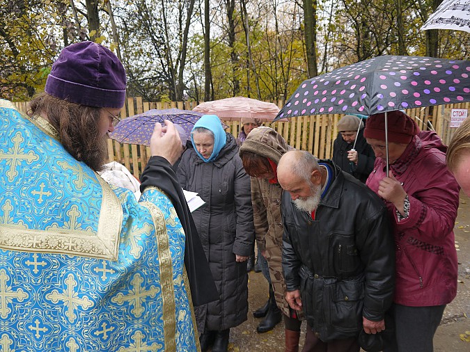 Протоиерей Кинешемской епархии служил водосвятный молебен фото 2