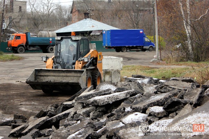 Мэрия Кинешмы распорядилась убрать кучу асфальта с площадки у Кузнецкого моста фото 5