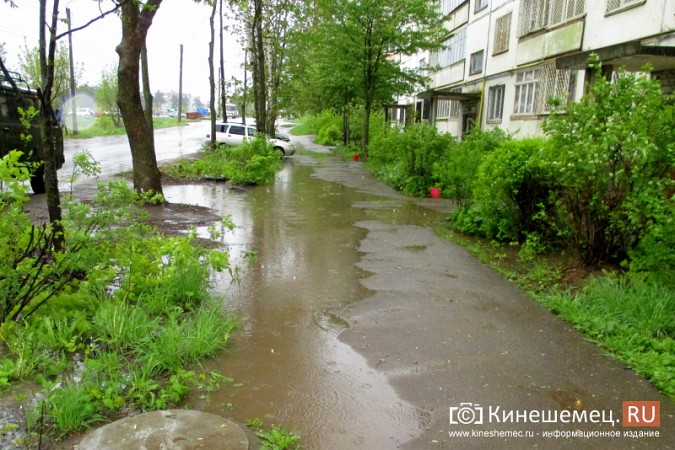 Новая дорога на улице Гагарина привела к подтоплению многоэтажного дома фото 2