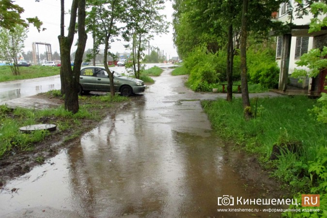 Новая дорога на улице Гагарина привела к подтоплению многоэтажного дома фото 3