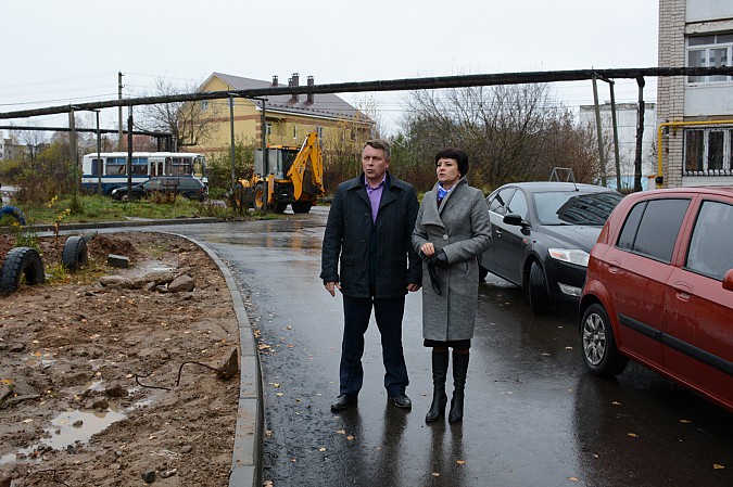 Ирина Виноградова проверила ход ремонта кинешемских дворов и тротуаров фото 4