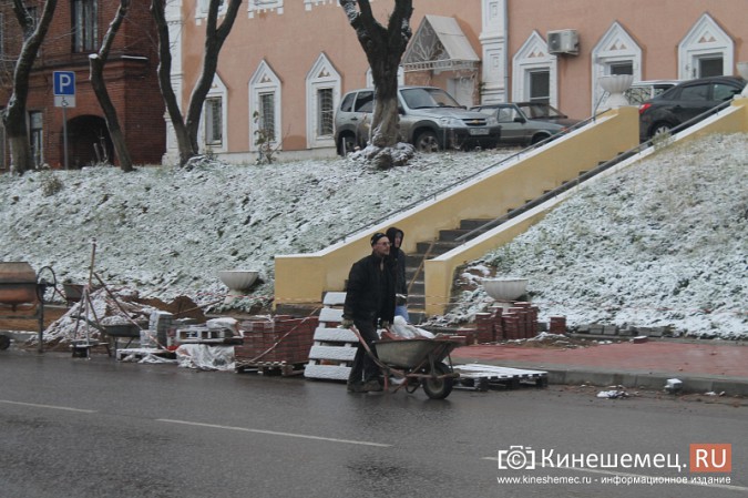 На ремонт тротуаров в центре Кинешмы вышли дополнительные бригады фото 16