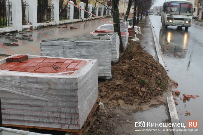 На ремонт тротуаров в центре Кинешмы вышли дополнительные бригады фото 10