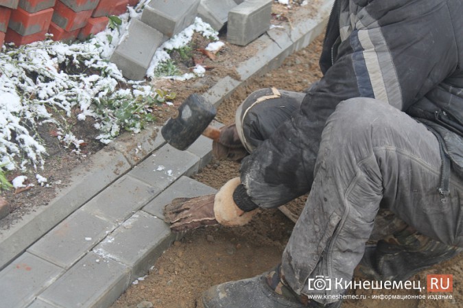 На ремонт тротуаров в центре Кинешмы вышли дополнительные бригады фото 15