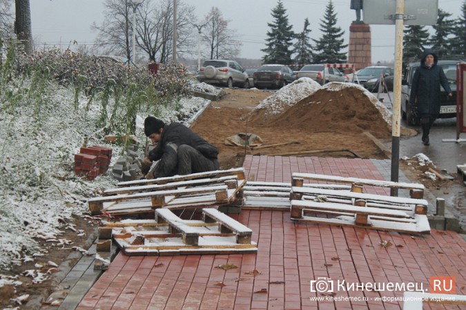 На ремонт тротуаров в центре Кинешмы вышли дополнительные бригады фото 14