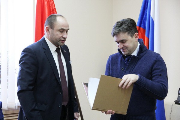 Станислав Воскресенский встретился с лидерами парламентских партий региона фото 3