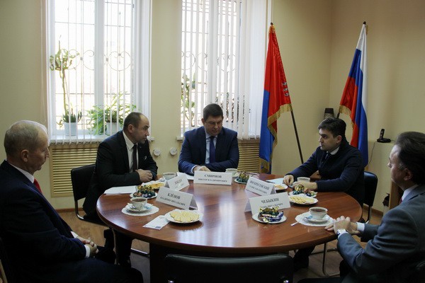 Станислав Воскресенский встретился с лидерами парламентских партий региона фото 4