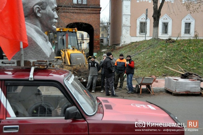Коммунисты прошли по Кинешме праздничной колонной фото 12