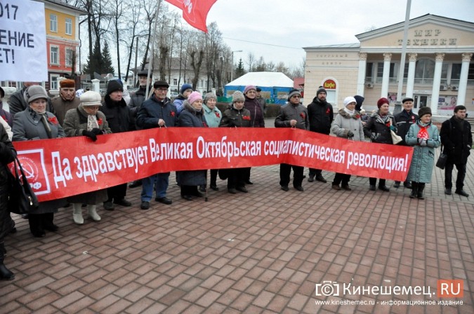 Коммунисты прошли по Кинешме праздничной колонной фото 21