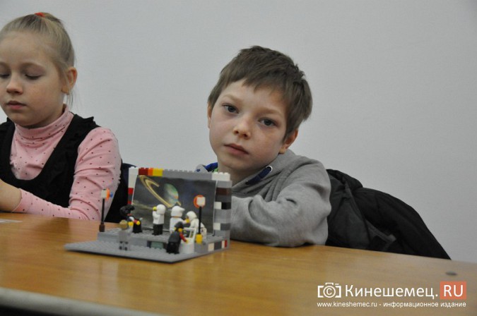 На лего-фестивале в Кинешме Владимира Путина запустили в космос фото 5