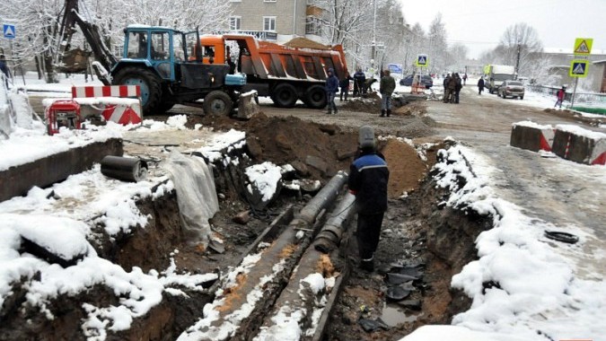 В Кинешме автобус провалился в яму, выкопанную коммунальщиками фото 5
