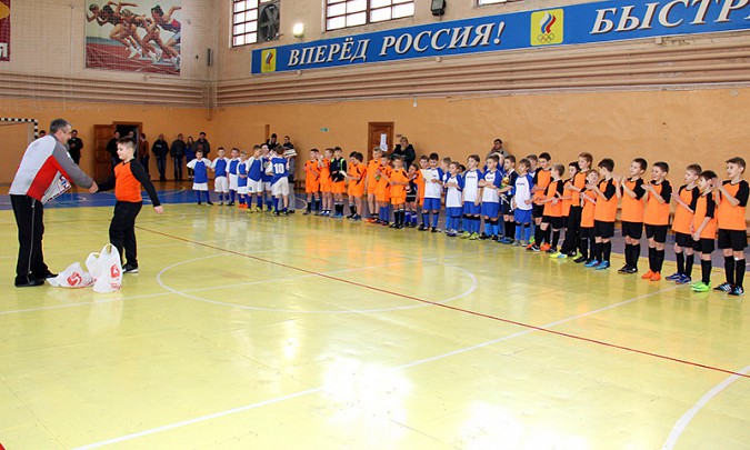 Две кинешемские команды боролись за победу в турнире по мини-футболу фото 8