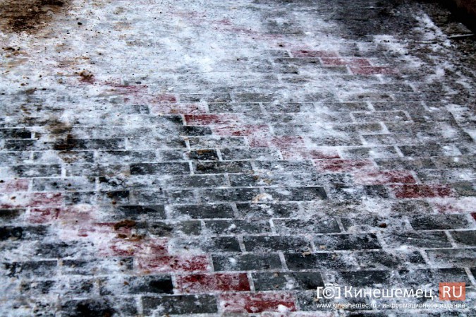Новую плитку в центре Кинешмы тщательно подсыпают песко-соляной смесью фото 5
