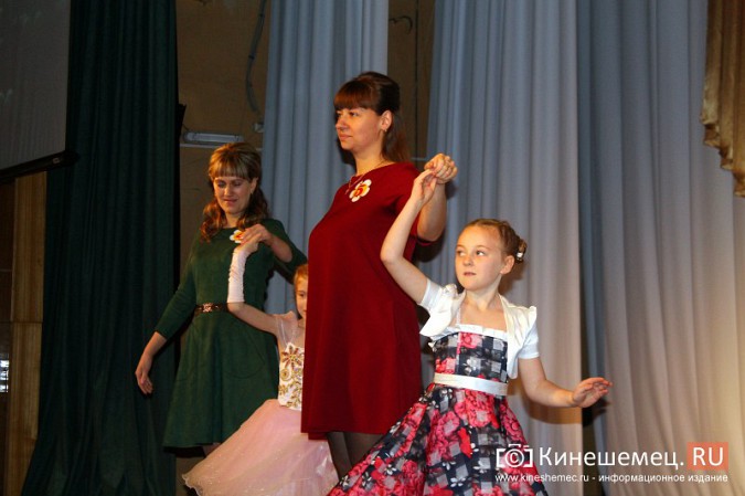 В Кинешме выбрали самую талантливую и находчивую маму фото 8