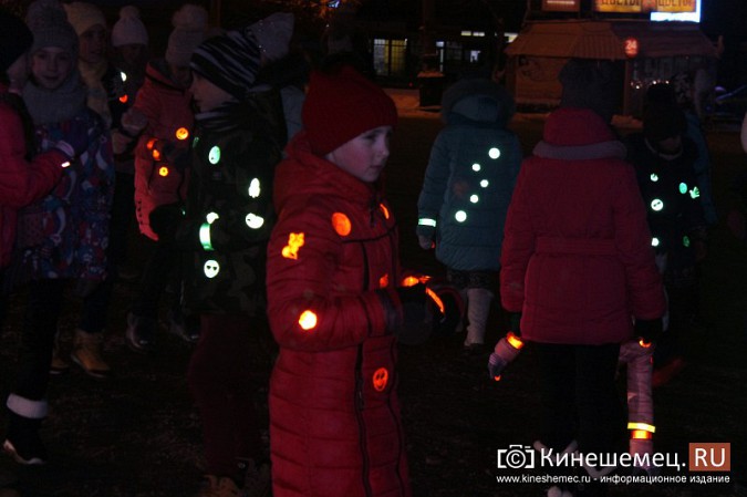 Инспекторы ГИБДД провели танцевальный флешмоб на главной площади Кинешмы фото 4