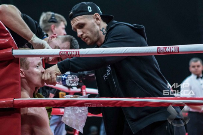 Кинешемский боксер Евгений Смирнов победил филиппинца фото 8