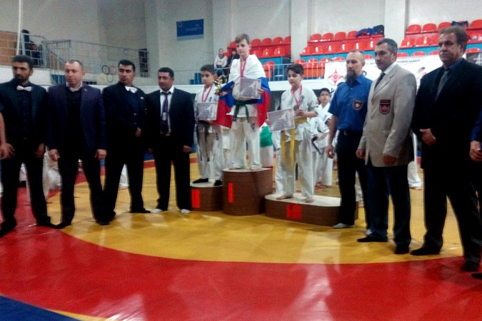 Ирина Виноградова помогла кинешемскому каратисту выиграть турнир в Армении фото 3