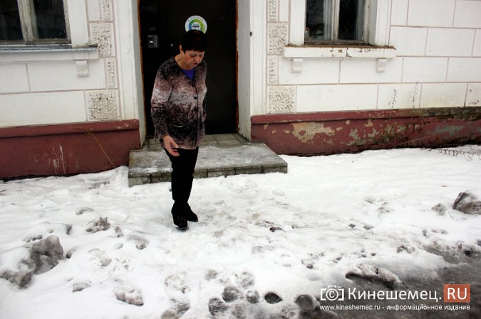После снегопада инвалиды Кинешмы с трудом пробираются к своей организации фото 2