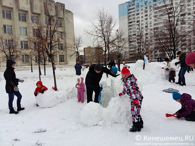 Зимняя забава «Взятие снежного городка» фото 2