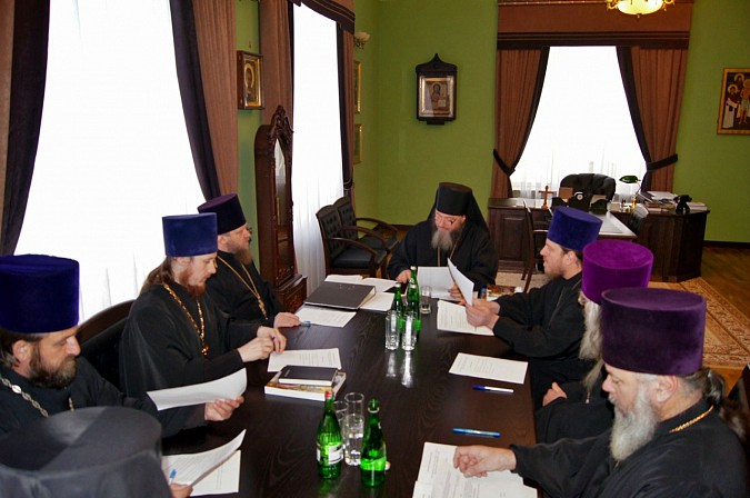 Епископ Иларион рассказал духовенству о своем участии в Архиерейском Соборе фото 3