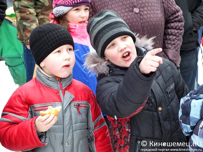 Русскими народными забавами отметили Масленицу в районе «25 магазин» Кинешмы фото 10